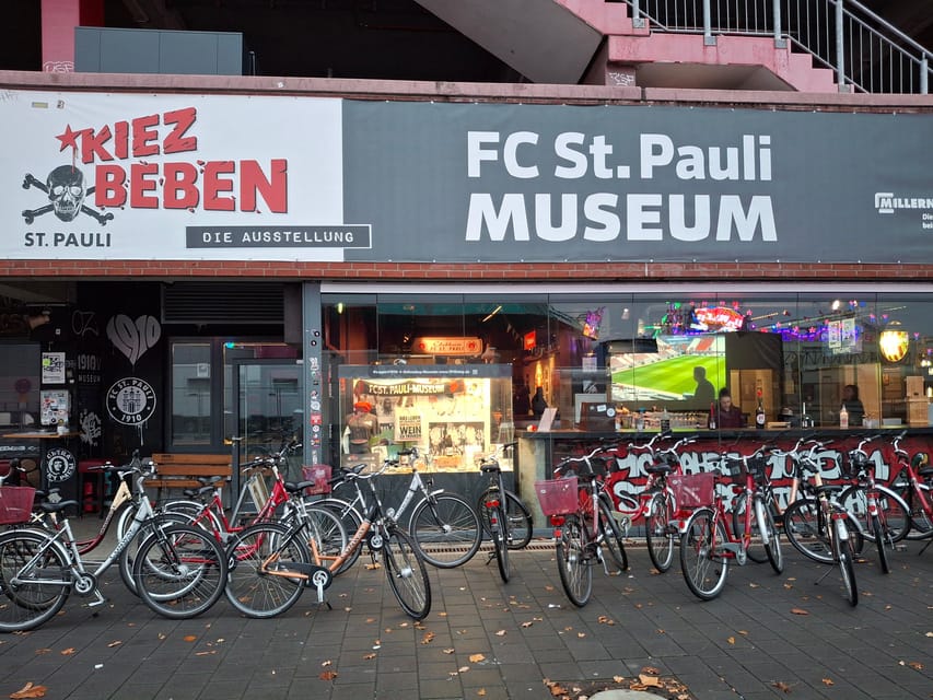 Hamburg: Downtown, Alster & Creative Neighborhoods by Bike - St. Pauli and the Portuguese quarter: music, pubs, and neighborhood projects