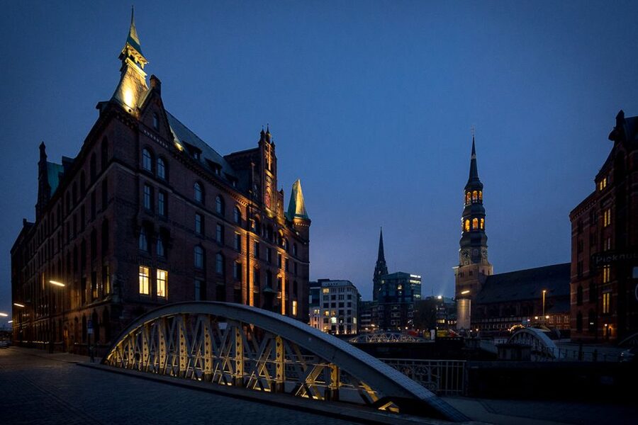 Hamburg: Eerie Speicherstadt Tour - A 2-hour walk through devils, witch hunts, and sea monsters