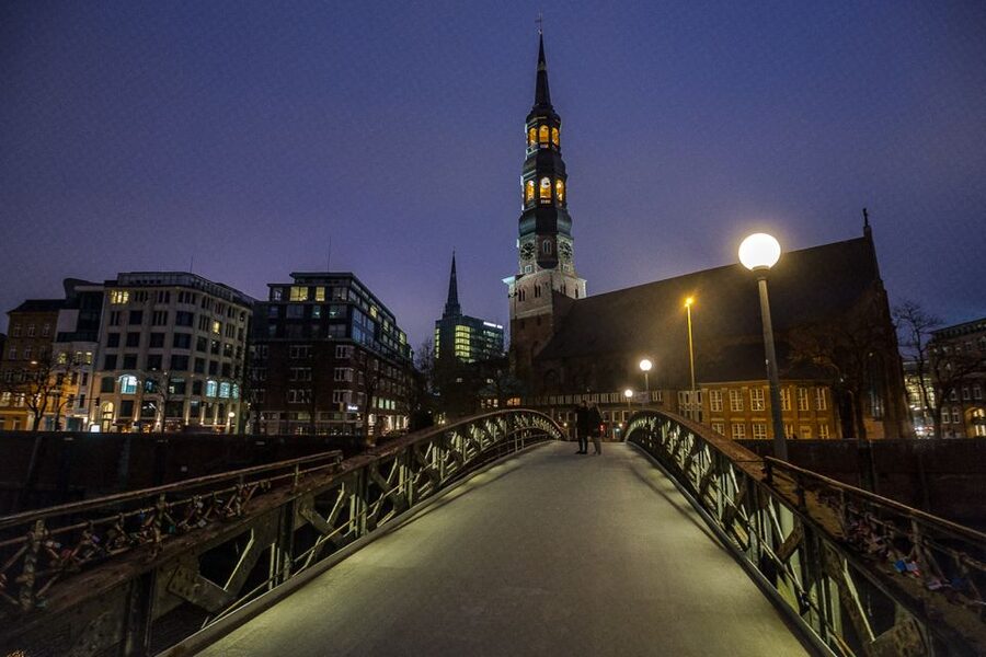 Hamburg: Eerie Speicherstadt Tour - Starting at Hauptkirche St. Katharinen: the meeting point with gravity