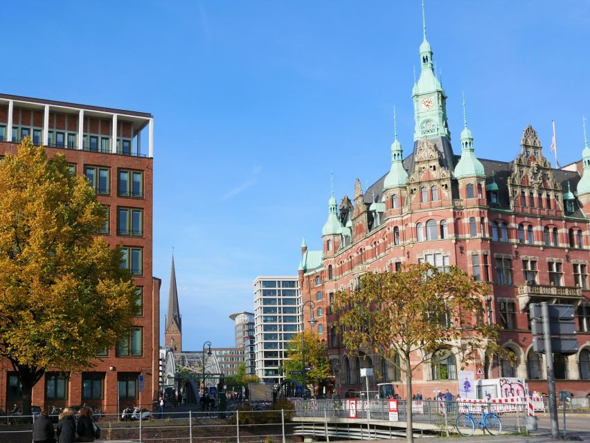 Hamburg: Elbphilharmonie Plaza and HafenCity Food Tour - Elbphilharmonie Plaza and the Tube escalator: the best view without the waiting