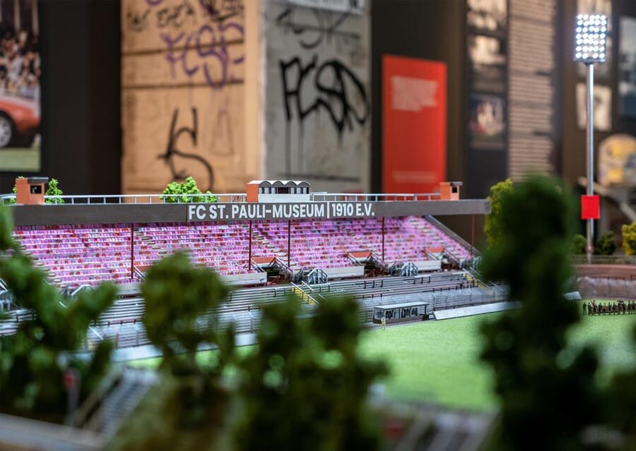 Hamburg: FC ST. PAULI-MUSEUM Entrance Ticket - Video projections and film: why matchday energy shows up indoors