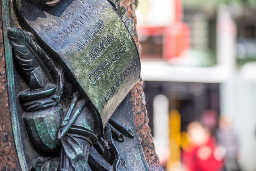 Hamburg - Freemason Walking Tour in German - Hamburg Town Hall and Gänsemarkt: turning big landmarks into clues