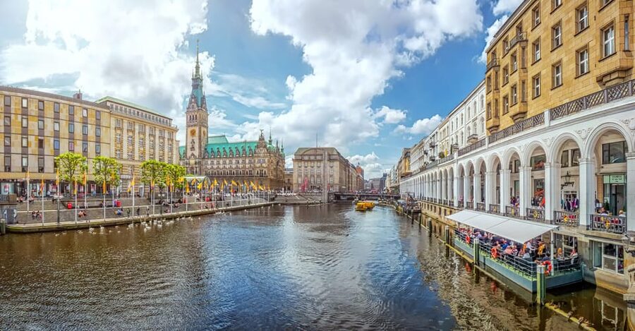Hamburg: Guided Bike Tour - Chilehaus and the Kontorhaus District: A Strong First Impression