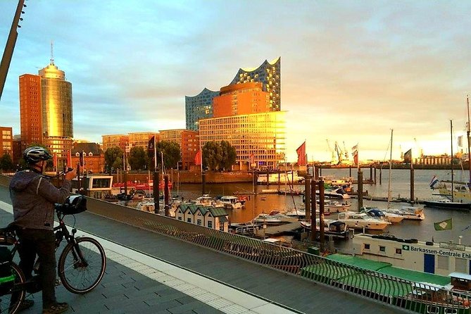 Hamburg Guided Bike Tour: Tradition and Modernity, Elbphilharmonie (min.4) - Elbphilharmonie on wheels: the skyline icon, up close