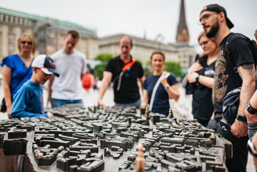 Hamburg: Guided Walking Tour for Magic Fans - Finish at Krameramtsstuben: a sensible end point