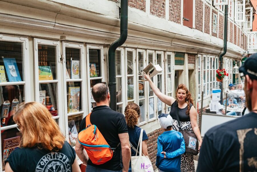 Hamburg: Guided Walking Tour for Magic Fans - What to wear and how the walk actually feels