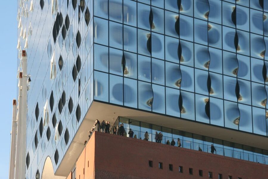 Hamburg: Guided Walking Tour - Alsterarkaden and Jungfernstieg: Water at the Center of the City