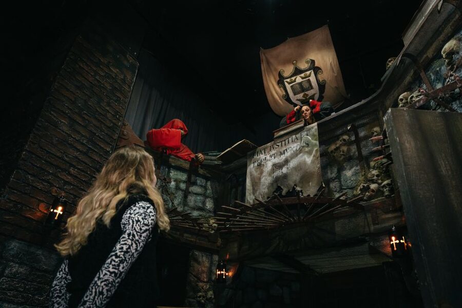 Hamburg: Hamburg Dungeon Admission Ticket - A dark, funny ride through 600 years of Hamburg