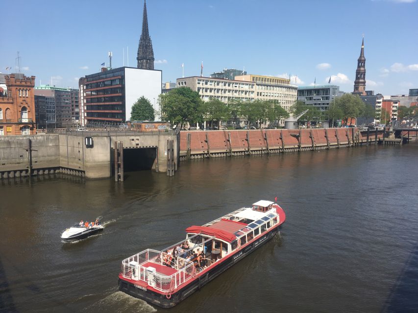 Hamburg: Harbor Cruise - From Kajen 1 pontoons to the right side of Speicherstadt