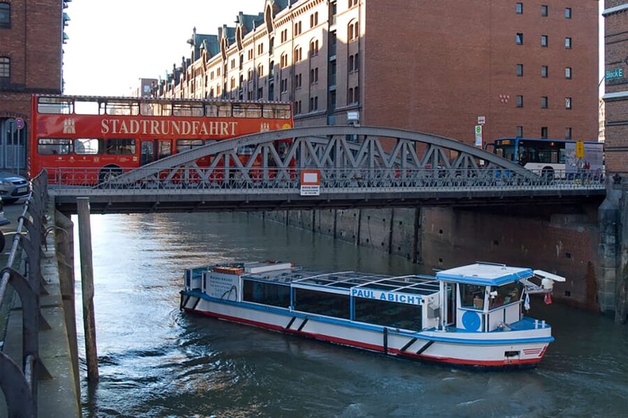 Hamburg: Harbor Cruise and Bus City Hop-On Hop-Off Tour - Starting at St. Pauli Landungsbrücken: the simplest meeting point