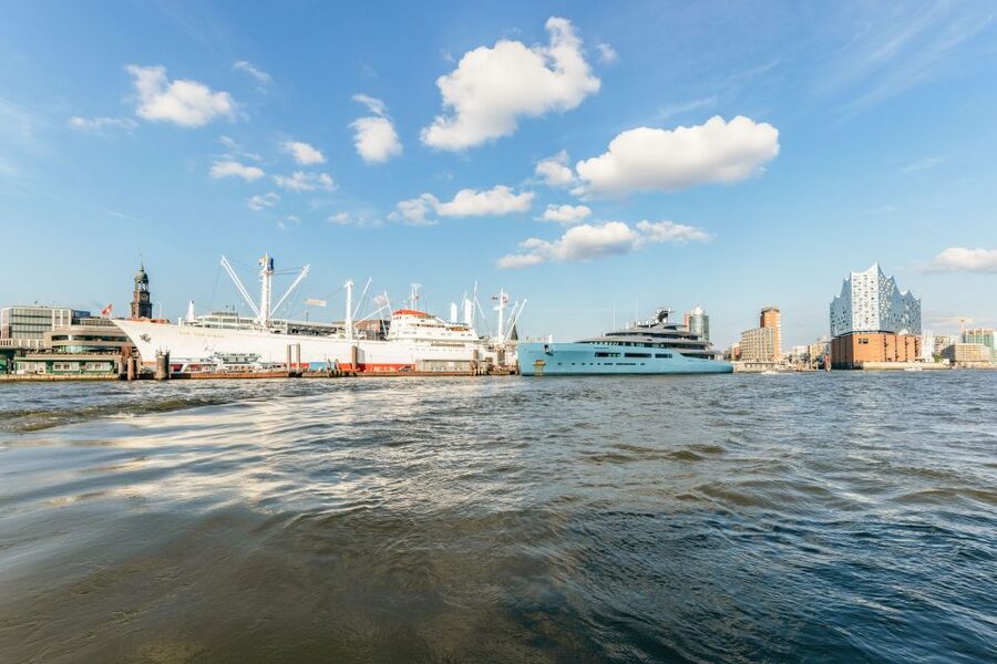 Hamburg: Harbor Cruise with Wine and Cheese - Sunset views: the big reason to pick this cruise