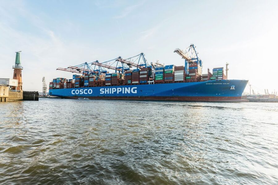 Hamburg: Harbor Cruise with Wine and Cheese - The live guide: German-only narration and how to handle it