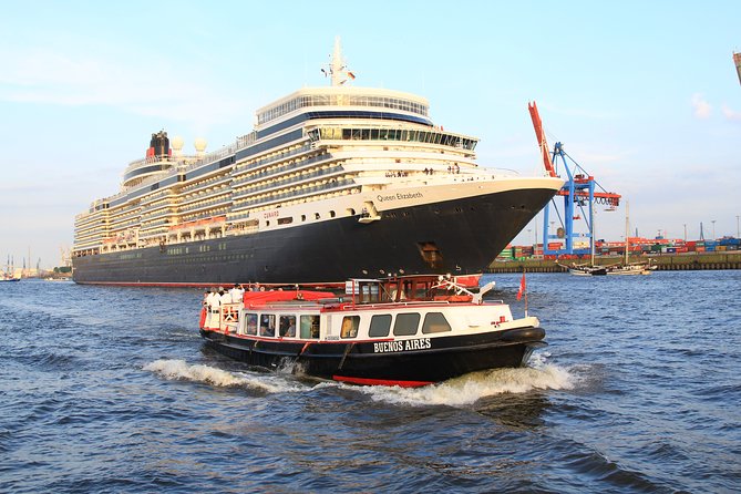 Hamburg harbor tour with a barge - Getting to Hohe Brücke and settling in on board
