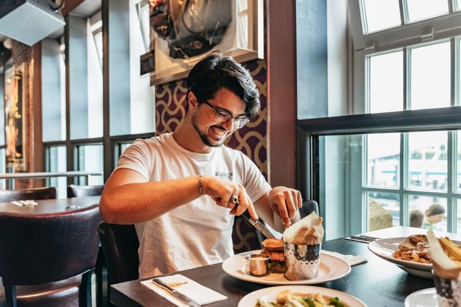 Hamburg: Hard Rock Cafe Skip-the-Line Meal - Dining in real Hamburg weather: rooftop terrace tips