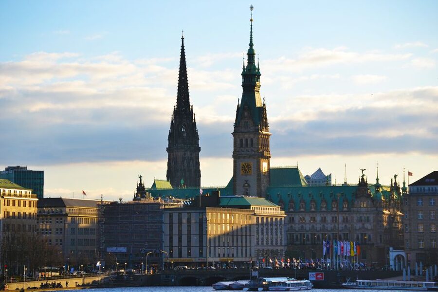Hamburg: Hop-On Hop-Off Bus Tour Family Ticket - St. Pauli Piers / S-Bahn Station (Stop 6): A Helpful Transit Shortcut