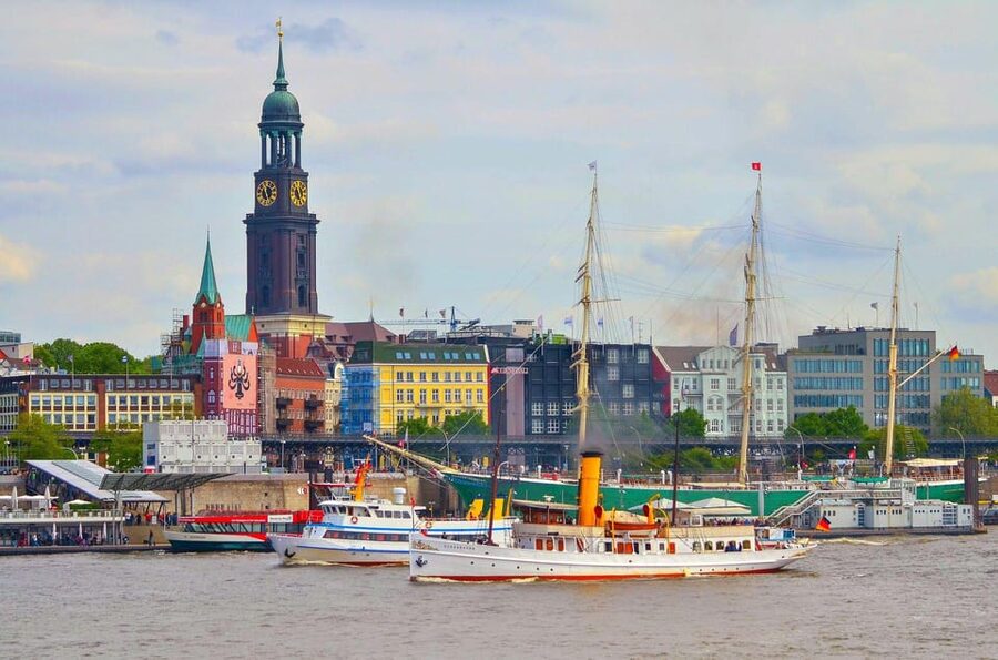 Hamburg: Hop on Hop off city tour and 1 hour harbor tour - Landungsbrücken Bridge 4: where you start (and what to look for)