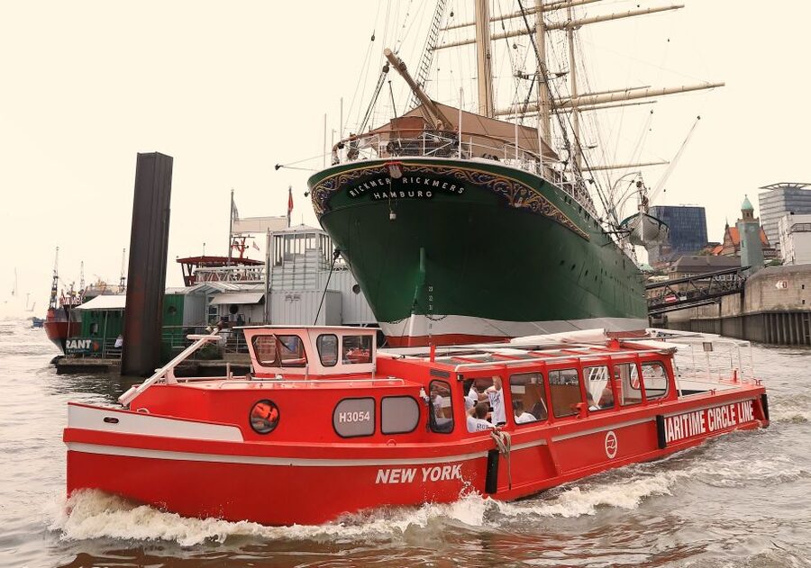 Hamburg: Hop-On Hop-Off Harbor Cruise with Commentary - Meeting at Landing Bridge 10 and choosing your departure time