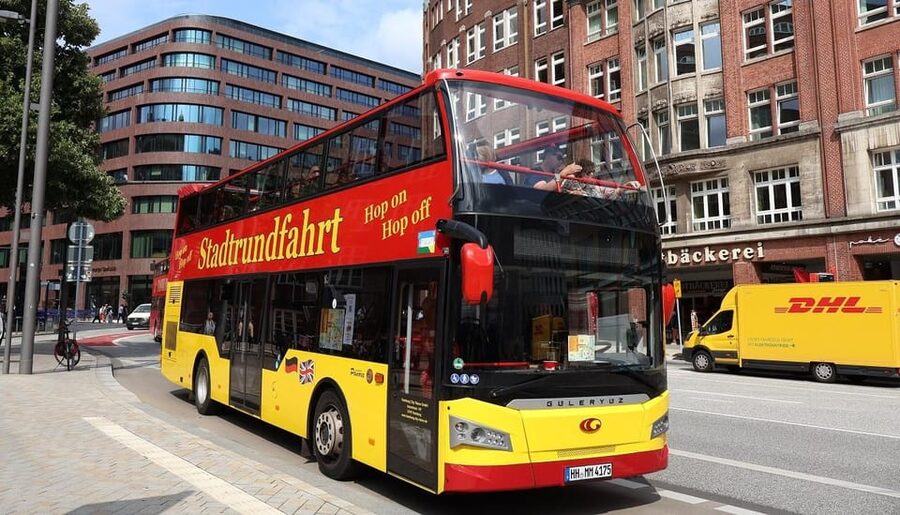 Hamburg: Hop-On/ Hop-Off Tour Classic Line Familienticket - A Classic Hamburg Ride: Double-Decker Comfort and Big-City Views