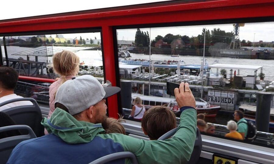 Hamburg: Hop-On/ Hop-Off Tour Classic Line Familienticket - Where the Route Actually Goes: From Alster Lakes to the Waterfront