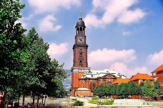 Hamburg: Hop-On Hop-Off Tour - Yellow Double Decker - Audio commentary: how to actually enjoy it in English