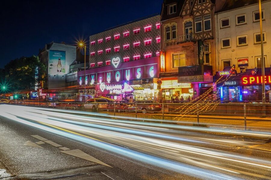 Hamburg: In the Footsteps of "Olivia" Reeperbahn Tour - Olivia Jones History at Olivia Jones Bar and Olivias Wilde Jungs