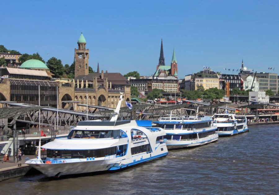 Hamburg: Line F Hop-On Hop-Off Bus and Boat Tour - Hamburg by Land and Water: What You Really Get in 3 Hours