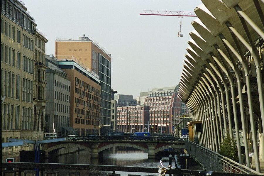 Hamburg: Line F Hop-On Hop-Off Bus and Boat Tour - Michel, City Hall, and Jungfernstieg: Classic Hamburg in One Corridor