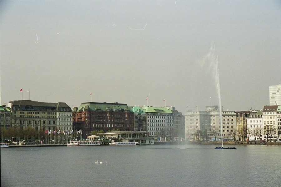 Hamburg: Line F Hop-On Hop-Off Bus and Boat Tour - Outer Alster Lake: Strolling Space Without a Big Detour