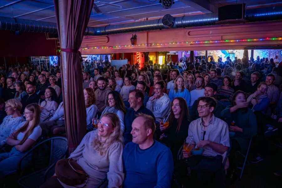 Hamburg: Moin Comedy Club Stand Up Comedy Live Show Ticket - Should you book Moin Comedy Club 5 Comedians 1 Microphone?