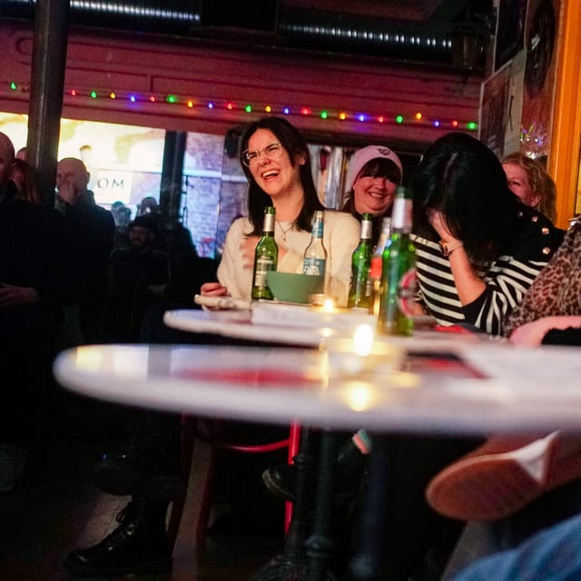 Hamburg: Moin Comedy Club Stand Up Comedy Live Show Ticket - Drinks and snacks: how the on-site bar fits the comedy night