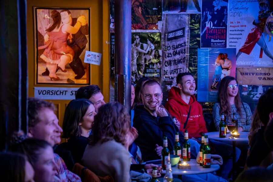 Hamburg: Moin Comedy Club Stand Up Comedy Live Show Ticket - Finding the venue in Hamburg: Universo Tango back-courtyard directions
