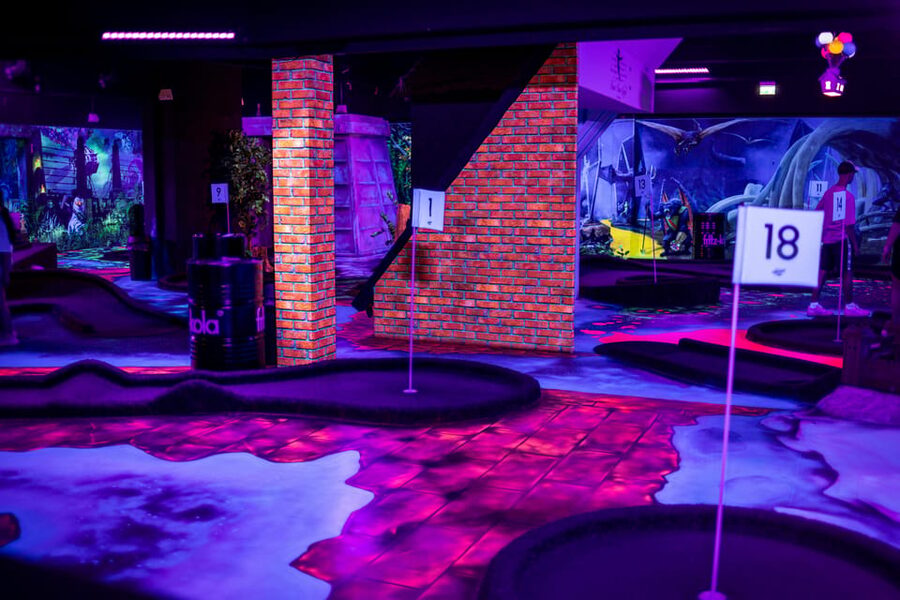 Hamburg: Moviegolf Experience - MovieGolf in Hamburg: a cinema quiz disguised as minigolf