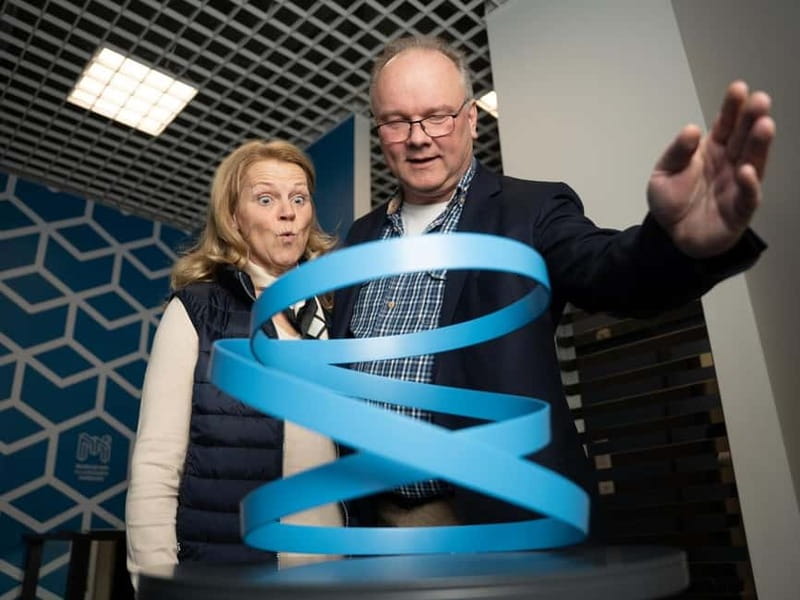 Hamburg: Museum of Illusions Ticket - Family-Friendly Fun With a Real-World Layout Check