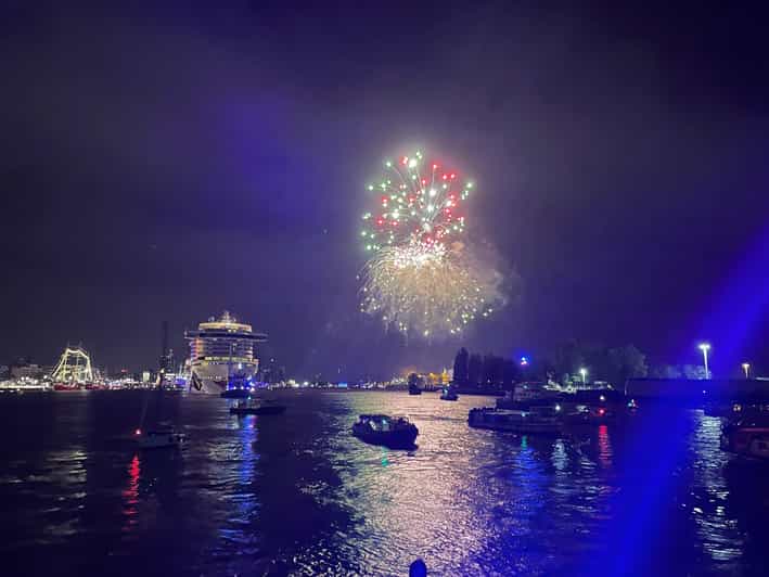 Hamburg: New Years Eve Harbour Cruise - Who this Hamburg New Year harbour cruise suits best