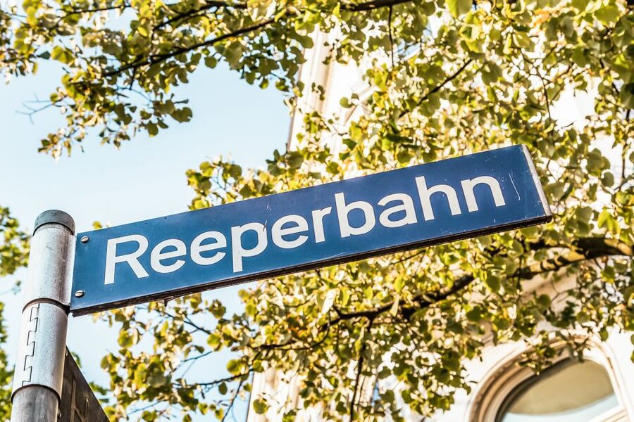 Hamburg: Night Watchman's Tour of St. Pauli in German - Rope-making and the port logic that shaped the Reeperbahn