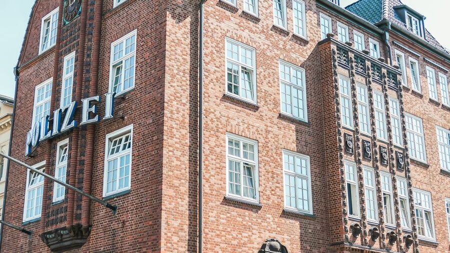 Hamburg: Night Watchman's Tour of St. Pauli in German - Herbertstraße and the side-street mystery