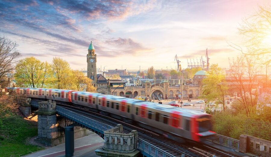 Hamburg: Old Town Highlights Private Walking Tour - Alsterarkaden and the Waterfront Arcades: Shopping With a View