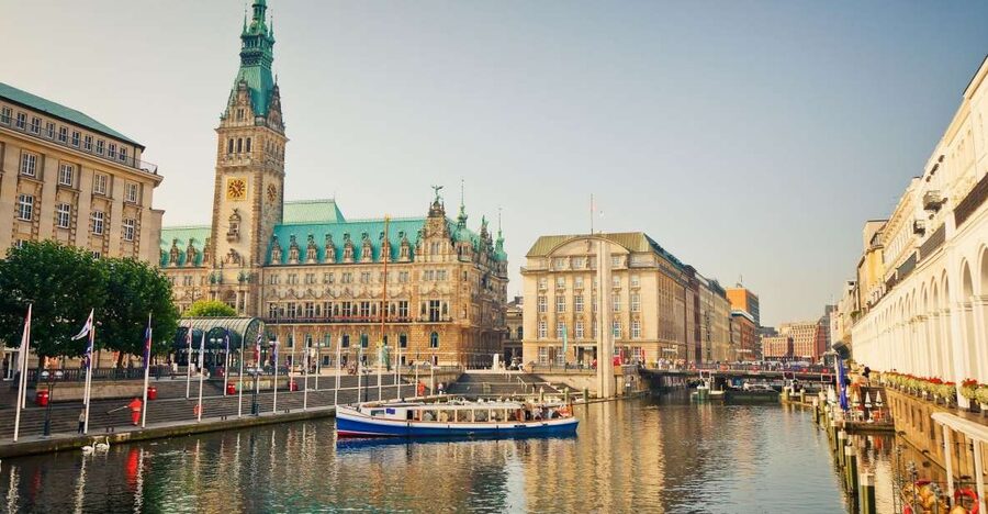 Hamburg: Old Town Highlights Private Walking Tour - Rathausmarkt and the Neo-Renaissance Hamburg Town Hall