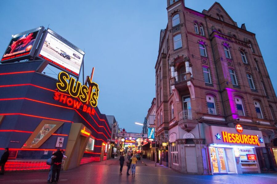 Hamburg: Olivia Jones Tour with Iconic Barker Fabian - Fabian’s St. Pauli circle: barkers, pimps, and characters you’ll remember