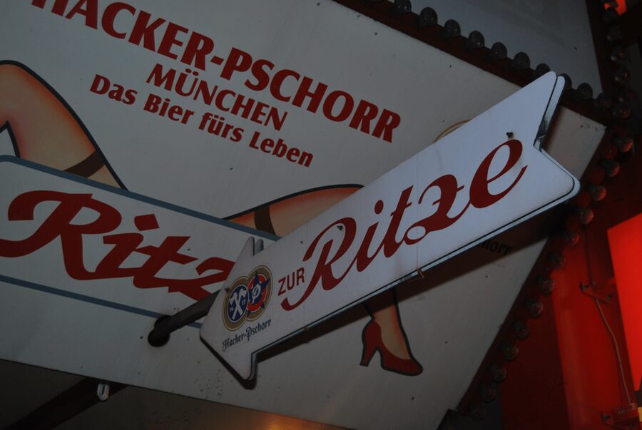 Hamburg: Private 1.5-Hour Walking Tour of St. Pauli - Meeting St. Pauli: Getting Oriented in 90 Minutes
