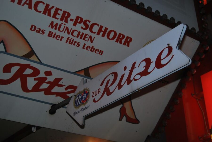 Hamburg: Private 1.5-Hour Walking Tour of St. Pauli - Price and Value: What $412 per Group Really Buys
