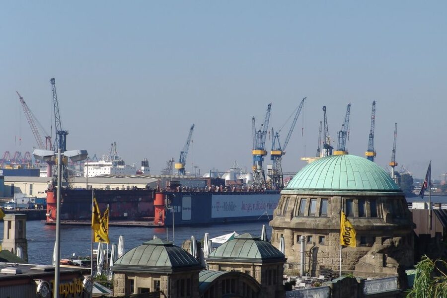 Hamburg: Private 2-Hour Guided Tour in Your Own Bus - A fast, focused way to see Hamburg without spending all day in transit