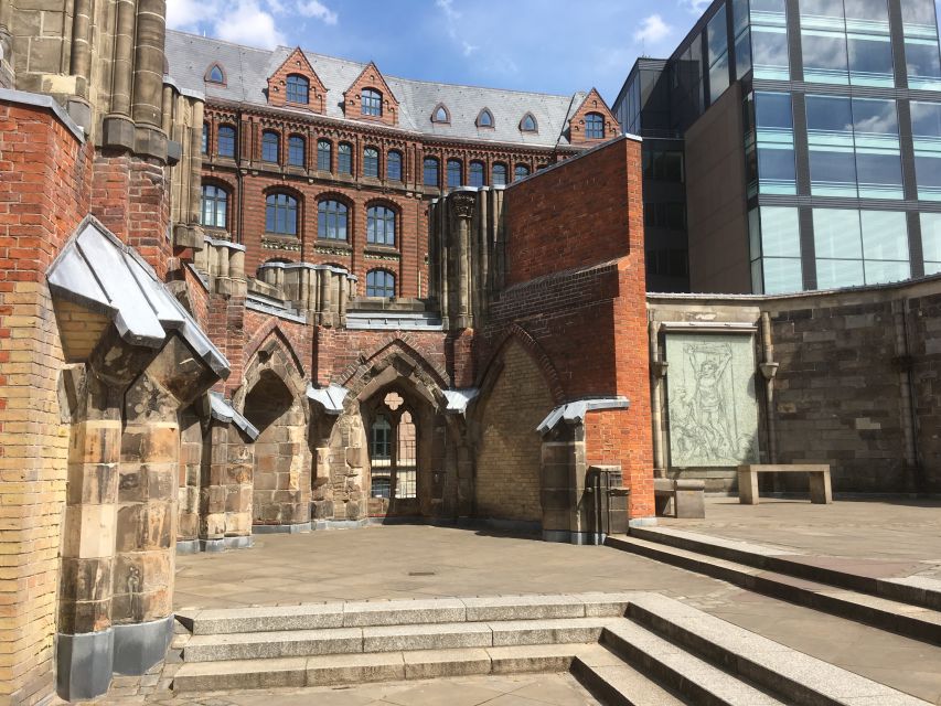 Hamburg: Private Tour Down Town around City Hall - Logistics that matter for a smooth 2-hour walk