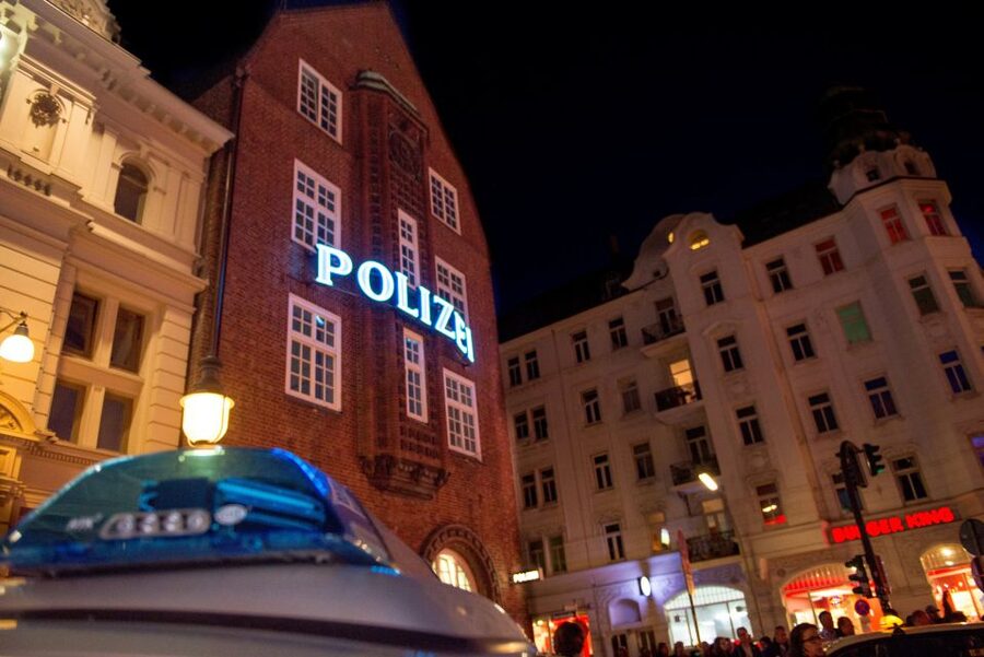 Hamburg: Private Tour Red Light District Walking Tour - Große Freiheit for 20 minutes: Beatles roots and street-level entertainment history