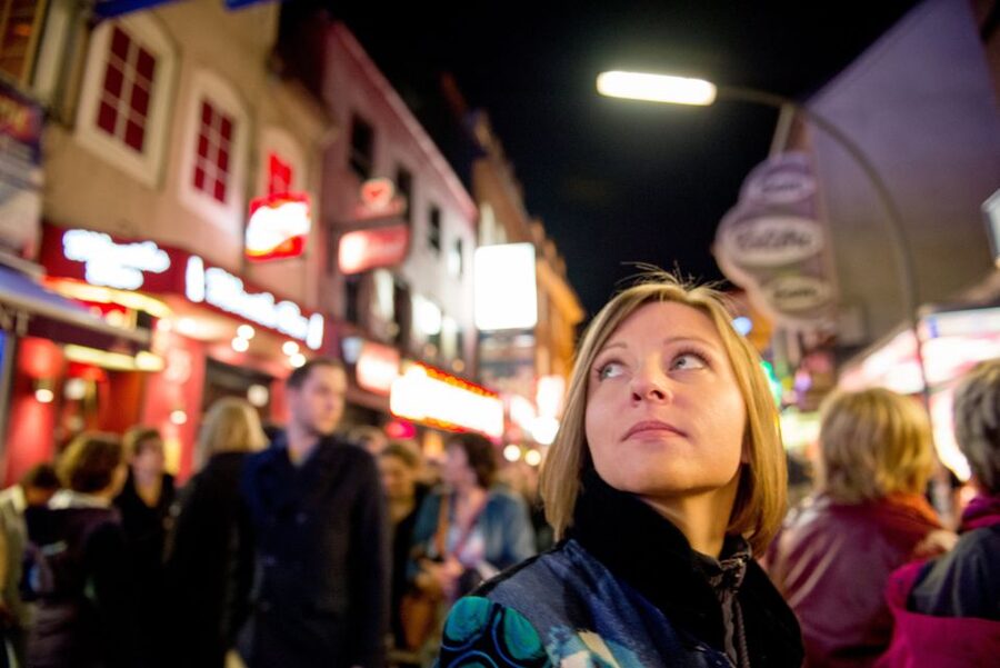 Hamburg: Private Tour Red Light District Walking Tour - Reeperbahn for 20 minutes: street life, bar stops, and Red Light District context