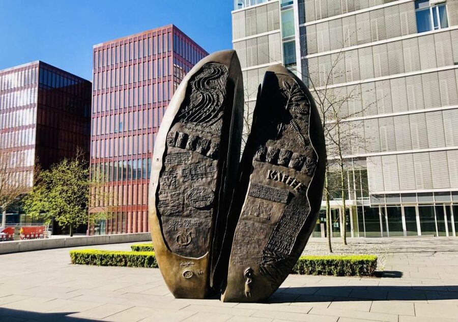 Hamburg: Private Tour UNESCO Speicherstadt and HafenCity - Finding Your Way: U Meßberg and Wandrahmsteg