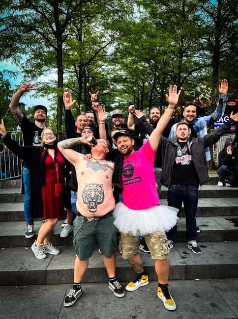 Hamburg: Pubcrawl & Nightlife Tour auf St.Pauli - Practical Stuff That Actually Matters: ID, Cash, and Expectations
