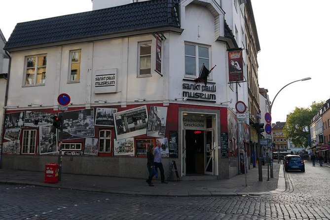 Hamburg: Red- & Bluelight - Private guided Reeperbahn Tour - Davidwache (Polizeikommissariat 15): the police-station angle you’ll remember