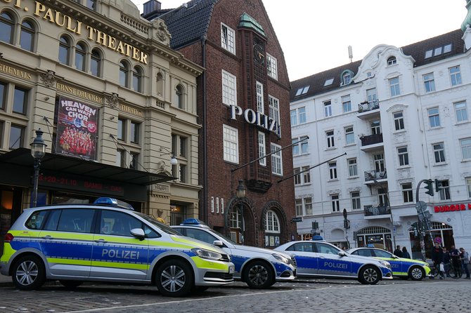 Hamburg: Red- & Bluelight - Private guided Reeperbahn Tour - Private guide value: more than directions, less stress