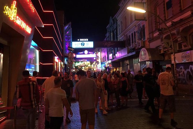 Hamburg: Red- & Bluelight - Private guided Reeperbahn Tour - Timing, meeting point, and how to show up smoothly